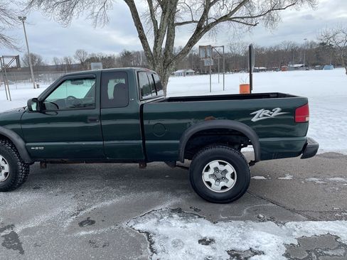Used 2002 Chevrolet S10 Pickup LS w/ LS Preferred Equipment Group image 35