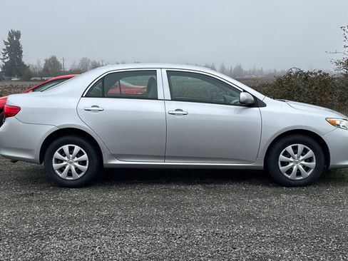 Used 2010 Toyota Corolla LE image 3