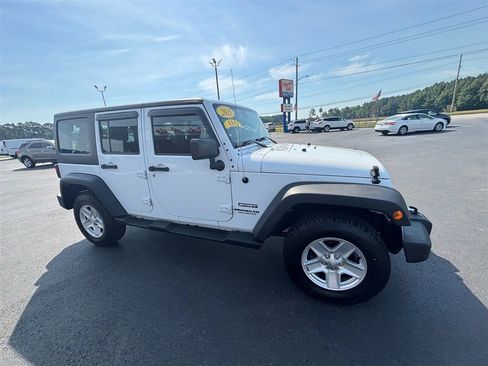 Used 2015 Jeep Wrangler Unlimited Sport w/ Connectivity Group AWD/4WD image 9