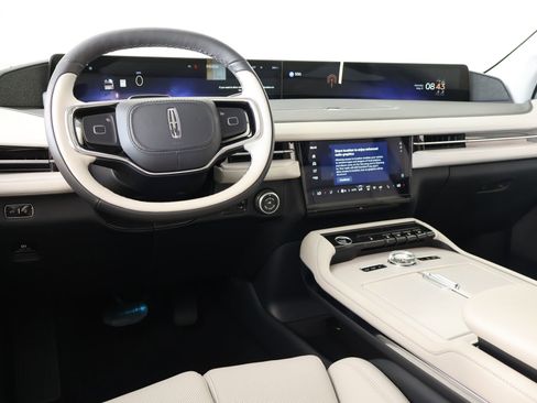 New 2026 Lincoln Navigator Reserve AWD/4WD image 2