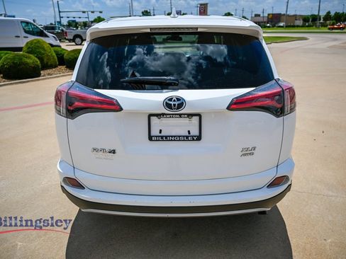 Used 2018 Toyota RAV4 XLE AWD/4WD image 6
