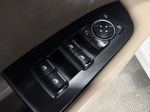 Used 2022 Lincoln Nautilus Reserve w/ Equipment Group 201A image 17