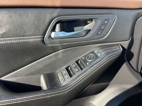 Used 2023 Nissan Rogue SL image 18