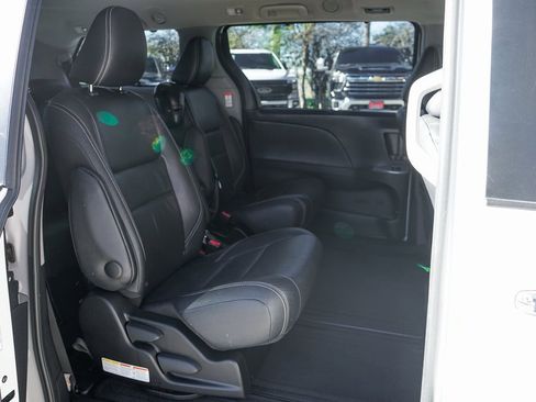 Used 2016 Toyota Sienna SE image 39