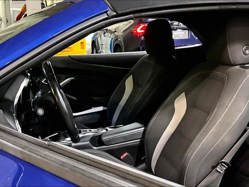 Used 2020 Chevrolet Camaro LT image 5