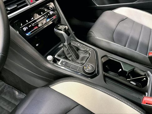 Used 2025 Volkswagen Taos SEL image 20