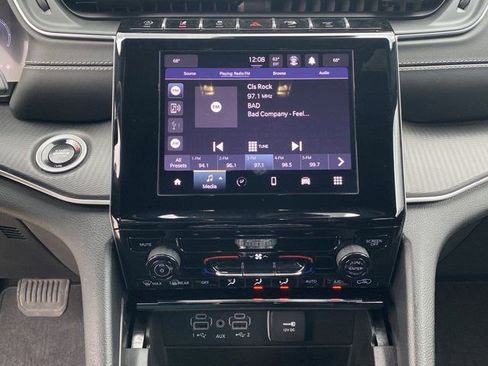 Used 2024 Jeep Grand Cherokee Laredo image 10