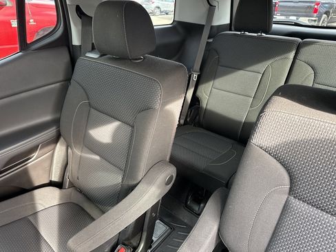 Used 2022 GMC Acadia SLE image 11