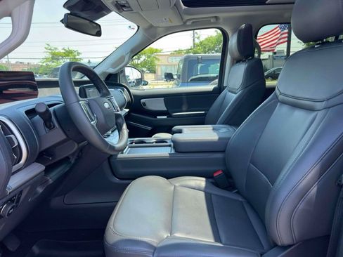 Used 2026 Ford Expedition Active AWD/4WD image 14