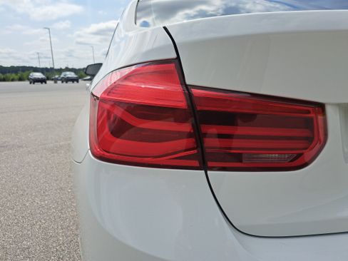 Used 2017 BMW 330i Sedan RWD image 34