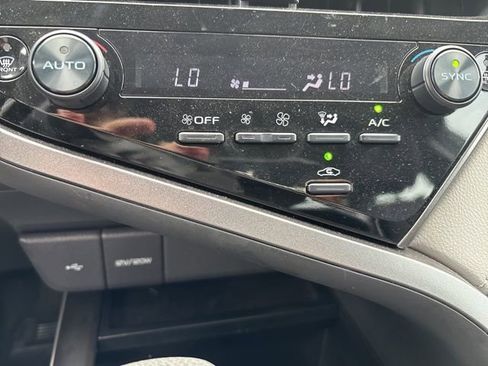 Used 2022 Toyota Camry LE image 12