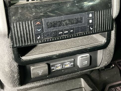 Used 2022 Jeep Wagoneer Series III w/ Premium Group I AWD/4WD image 26