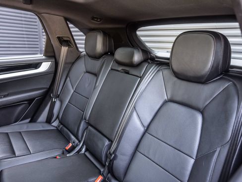 Certified 2024 Porsche Cayenne AWD/4WD image 17