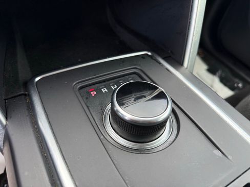 Used 2019 Land Rover Discovery Sport SE image 25