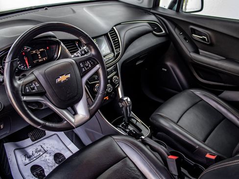 Used 2017 Chevrolet Trax Premier w/ Driver Confidence II Package AWD/4WD image 16