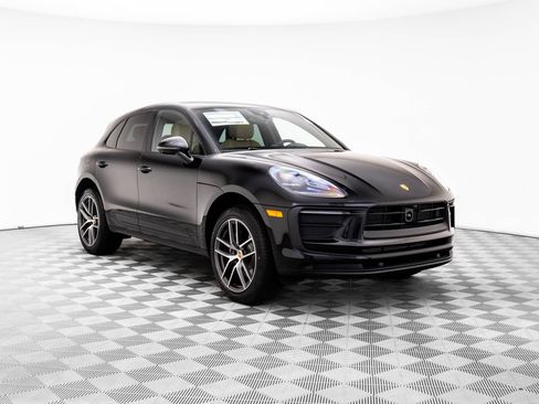 Certified 2026 Porsche Macan AWD/4WD image 6