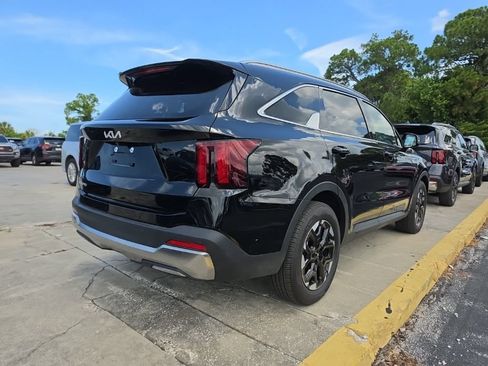 Certified 2025 Kia Sorento S FWD image 15