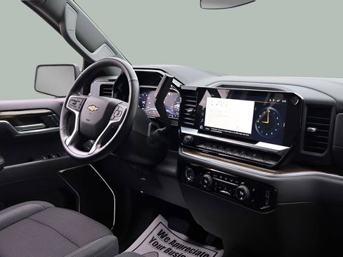 Used 2023 Chevrolet Silverado 1500 LT AWD/4WD image 19
