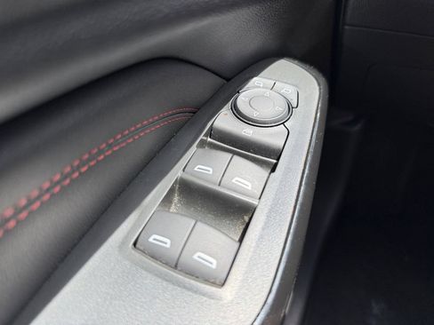 Used 2025 Chevrolet Trax RS FWD image 24
