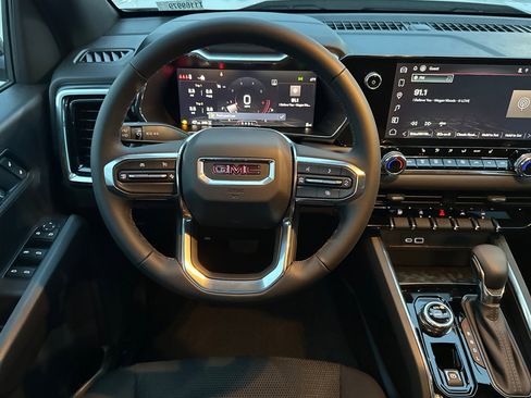 New 2026 GMC Canyon Elevation w/ Convenience Package image 15