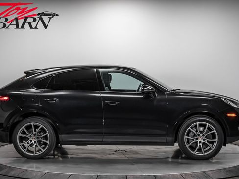 Used 2022 Porsche Cayenne S image 6