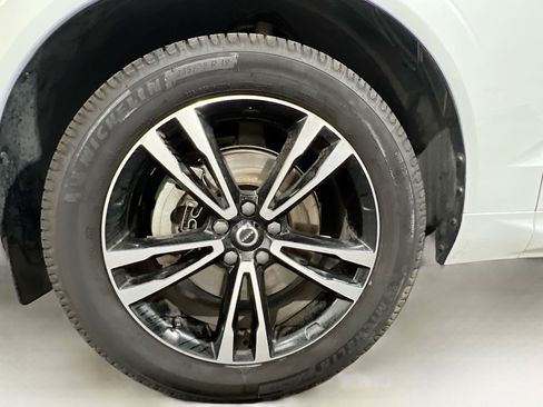 Used 2021 Volvo XC60 T5 Momentum w/ Protection Package Premier image 23