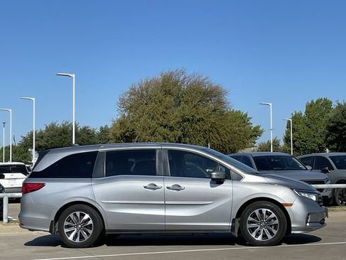 Used 2021 Honda Odyssey EX-L image 3