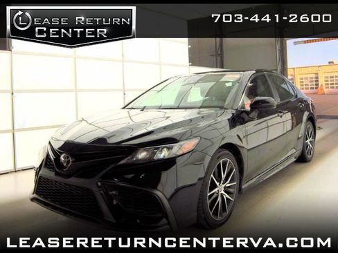 Used 2019 Toyota Camry SE FWD image 1