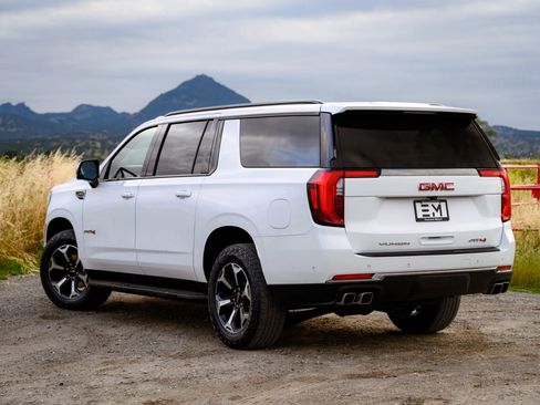 Used 2025 GMC Yukon XL AT4 AWD/4WD image 33