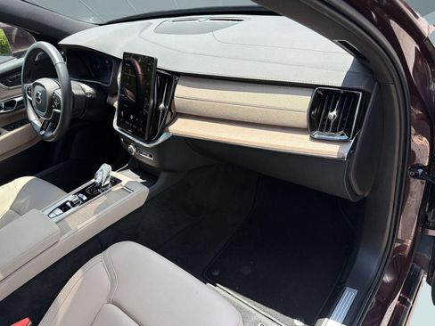 Certified 2025 Volvo XC90 B6 Core AWD/4WD image 31