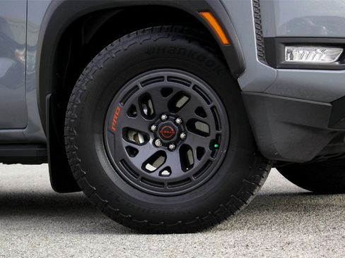 Used 2025 Nissan Frontier Pro-X image 3