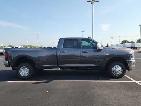New 2026 RAM 3500 Laramie AWD/4WD image 9