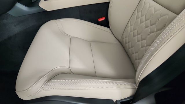 New 2026 Volvo XC90 T8 Plus w/ Protection Package AWD/4WD image 13