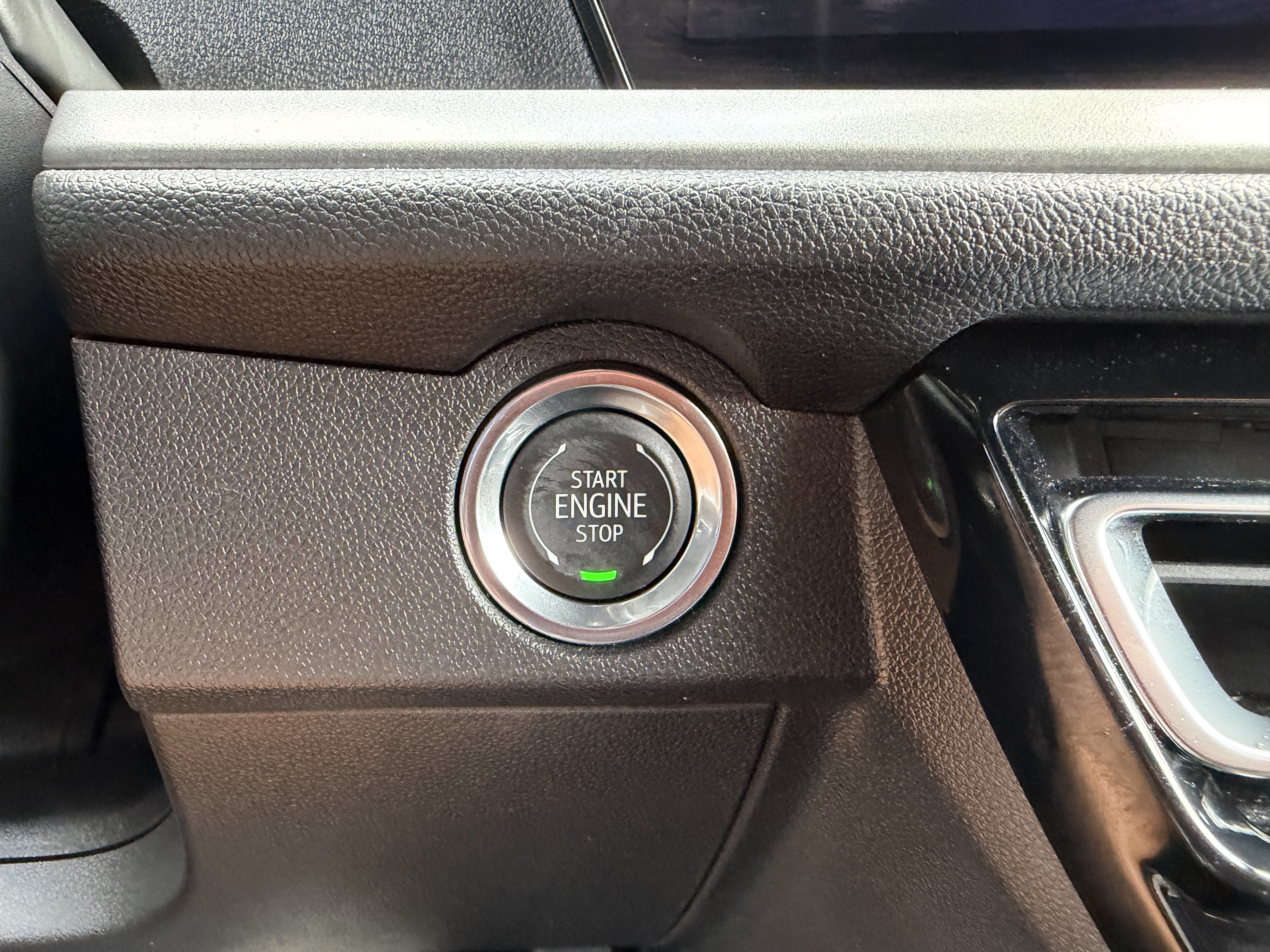 Used 2026 Chevrolet Traverse LT w/ Driver Confidence Package FWD image 19