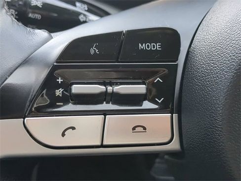 Used 2023 Hyundai Elantra Limited w/ Preferred Accessory Package image 24