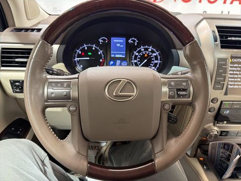 Used 2019 Lexus GX 460 Premium w/ Premium Package AWD/4WD image 30