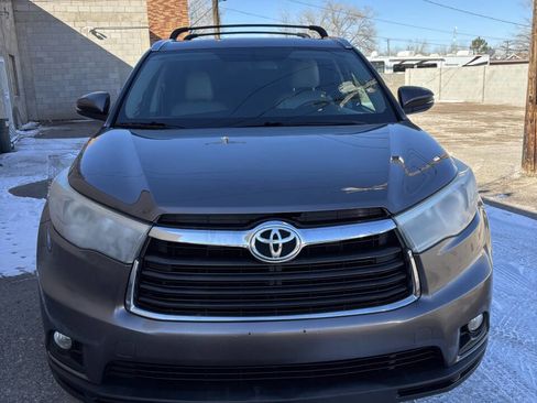 Used 2016 Toyota Highlander XLE image 3