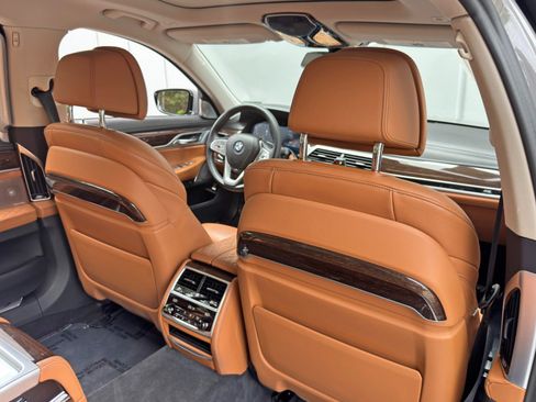 Used 2020 BMW 750i xDrive w/ Autobahn Package AWD/4WD image 45