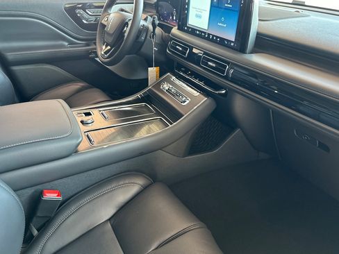 New 2025 Lincoln Aviator Reserve w/ Luxury Package image 15