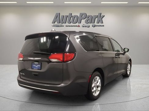 Certified 2017 Chrysler Pacifica Touring Plus w/ Tire & Wheel Group FWD image 7