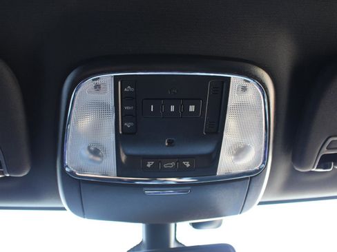 Used 2019 Jeep Grand Cherokee Altitude image 26