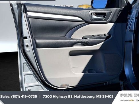 Used 2018 Toyota Highlander XLE image 17