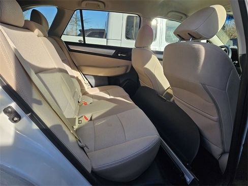 Used 2018 Subaru Outback 2.5i Premium image 7