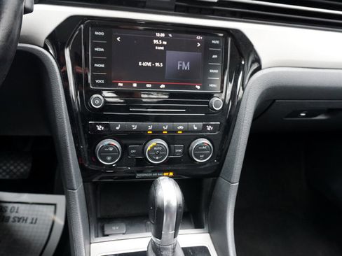 Used 2020 Volkswagen Passat 2.0T SE image 20