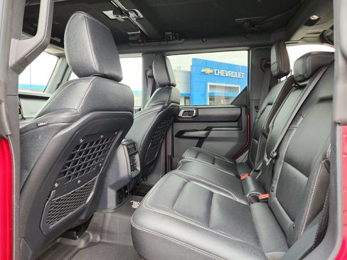 Used 2025 Ford Bronco Badlands AWD/4WD image 9
