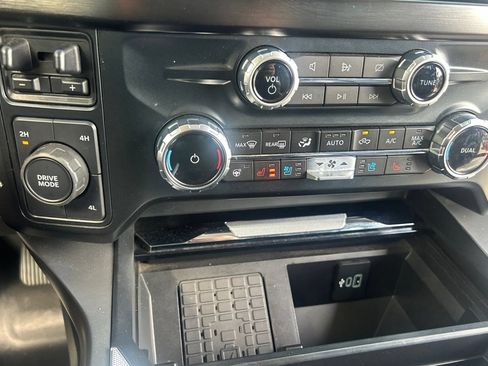 Used 2023 Ford F350 Lariat w/ Lariat Ultimate Package AWD/4WD image 3