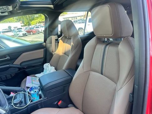 Used 2025 Toyota 4Runner Limited AWD/4WD image 30
