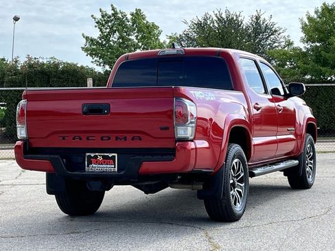 Used 2022 Toyota Tacoma TRD Sport AWD/4WD image 4