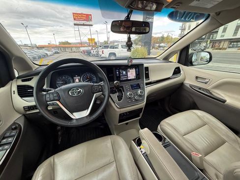 Used 2017 Toyota Sienna XLE w/ XLE Navigation Package image 19