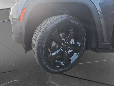 Used 2023 Jeep Grand Cherokee Altitude RWD image 36